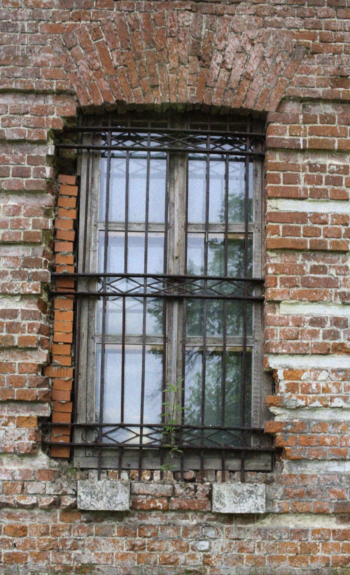 Окно Успенской церкви в селе Подсосино