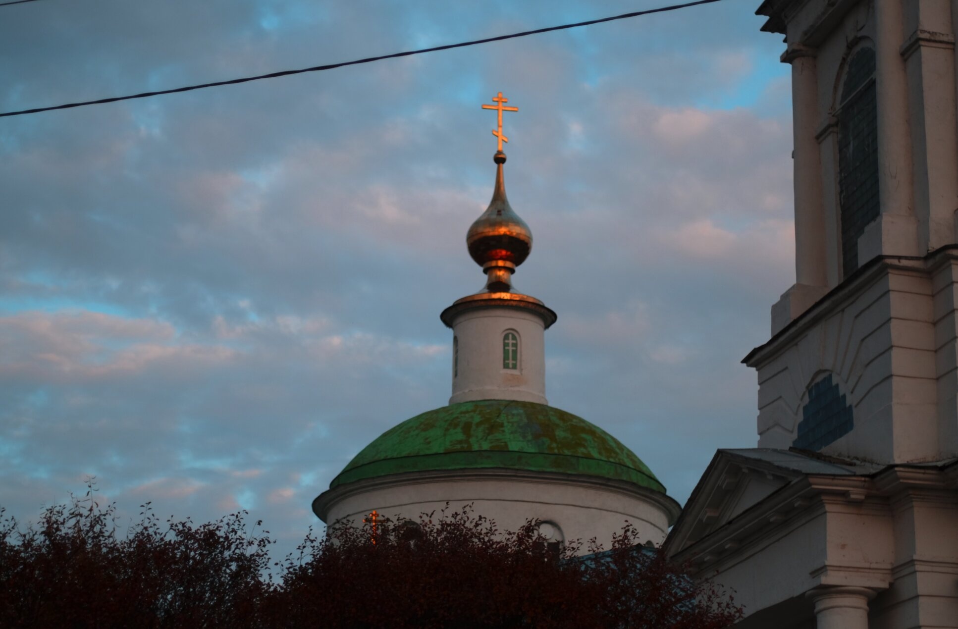 Церковь Рождества Пресвятой Богородицы в Саурово - купол и колокольня