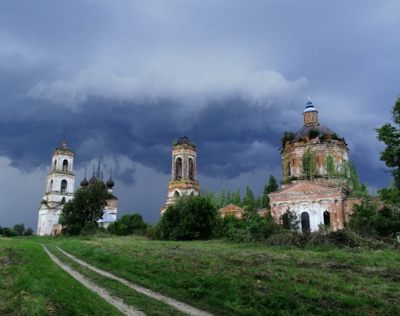 Храмовый комплекс в Успенском Погосте