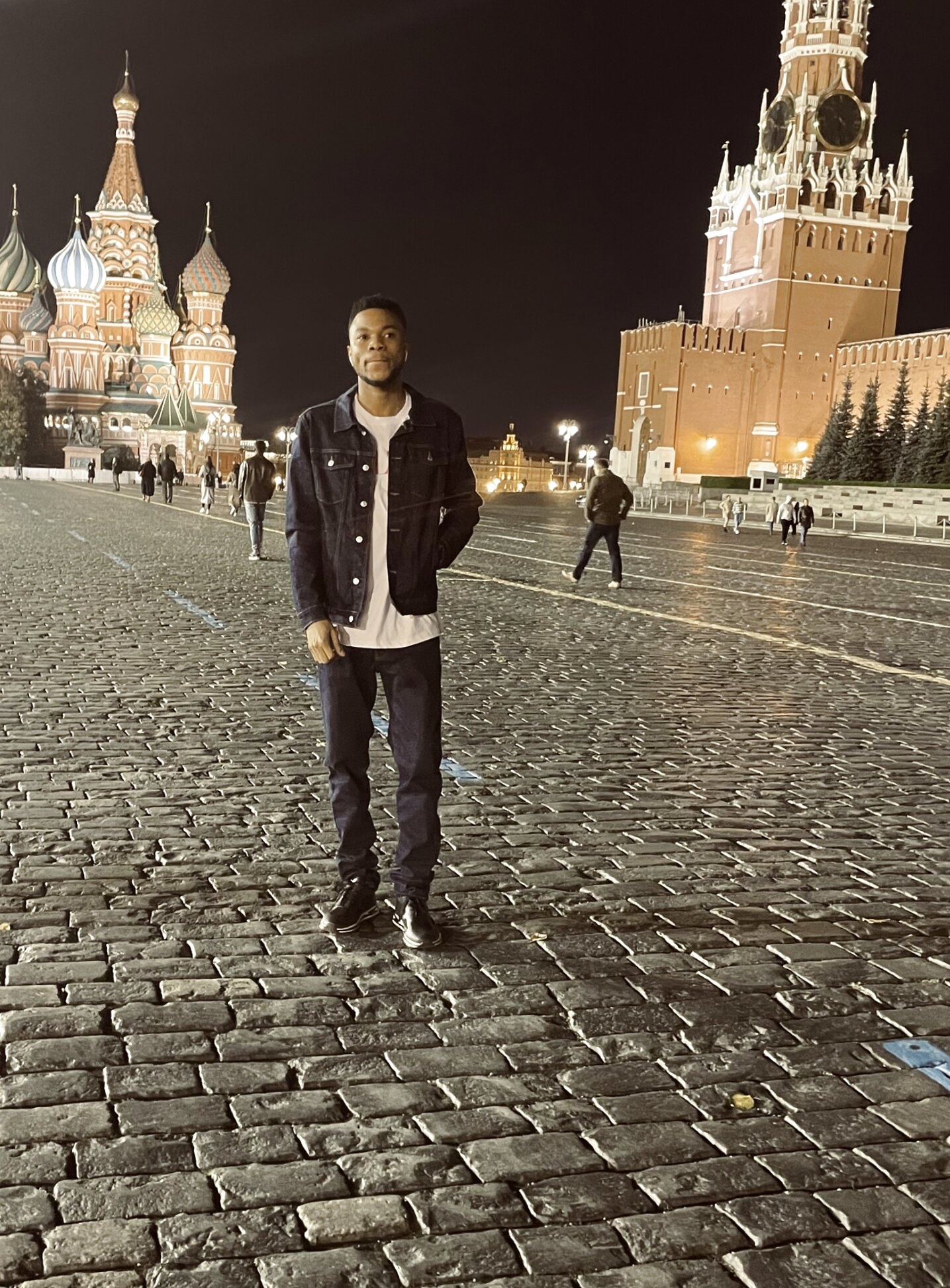 Ночной Храм Василия Блаженного: Величественный вид на Покровский собор и Спасскую башню