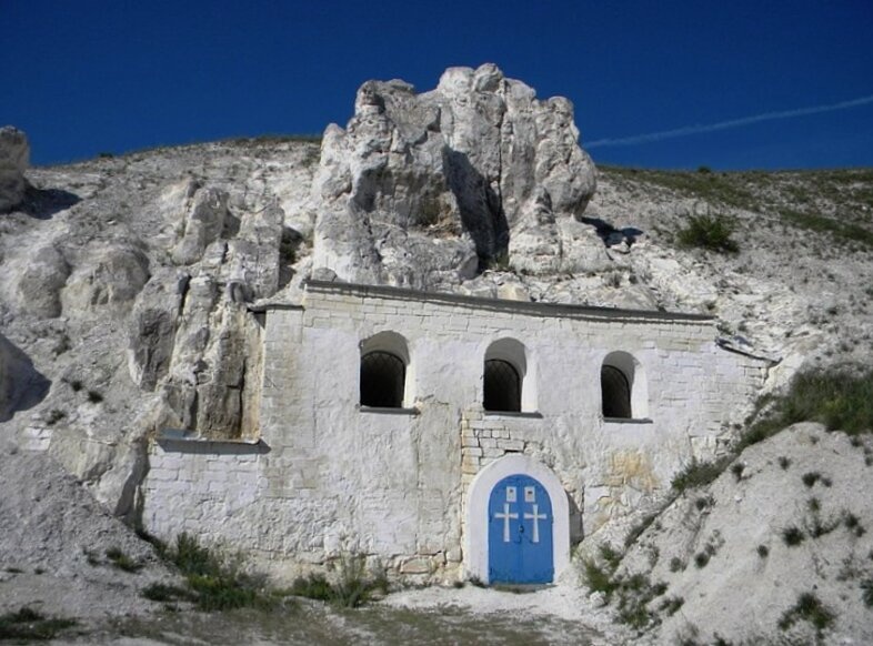 Поклонный крест на Бугре Чёрном - символ веры и незыблемости границ России