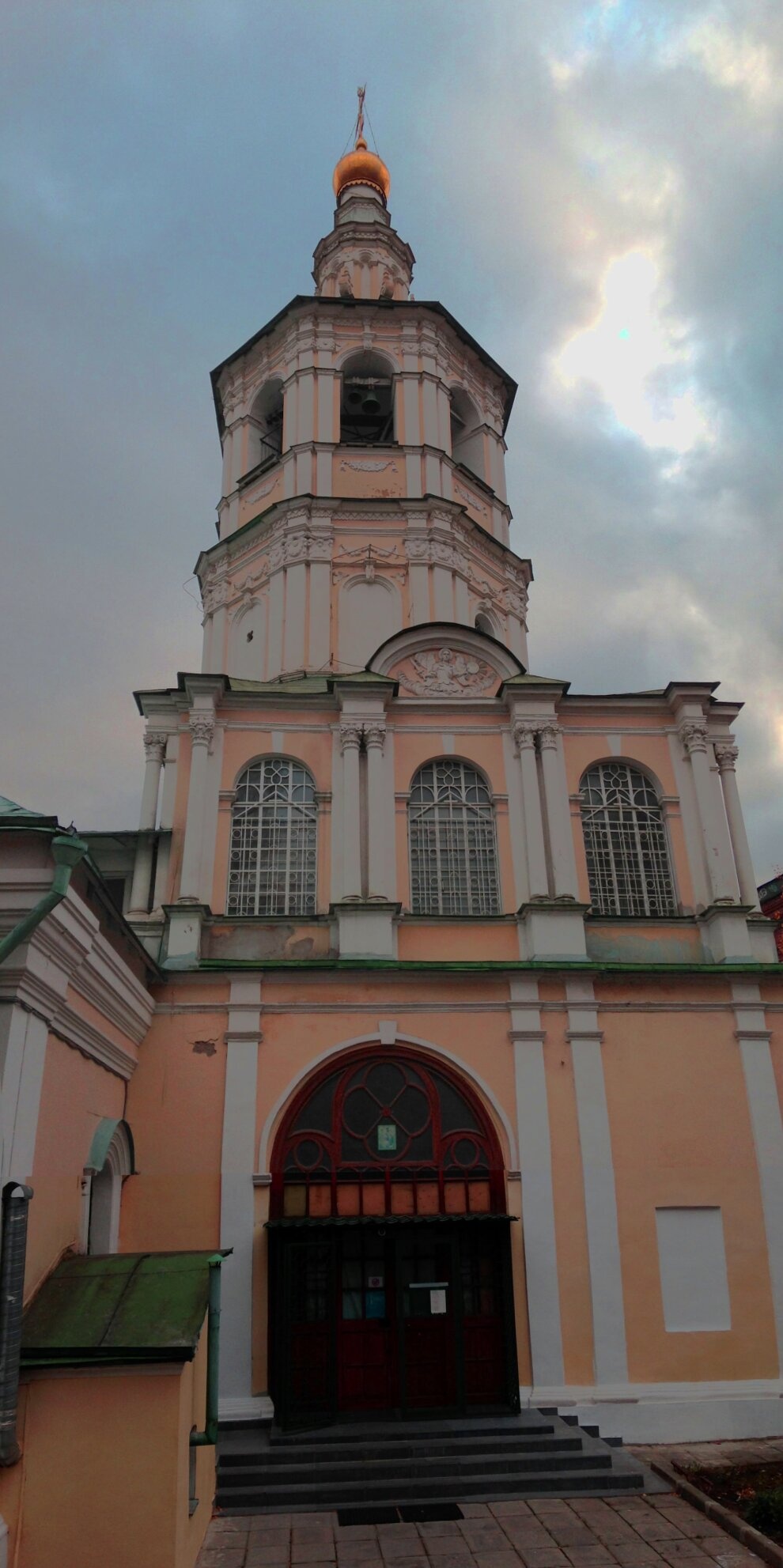 Колокольня храма Живоначальной Троицы в Кожевниках