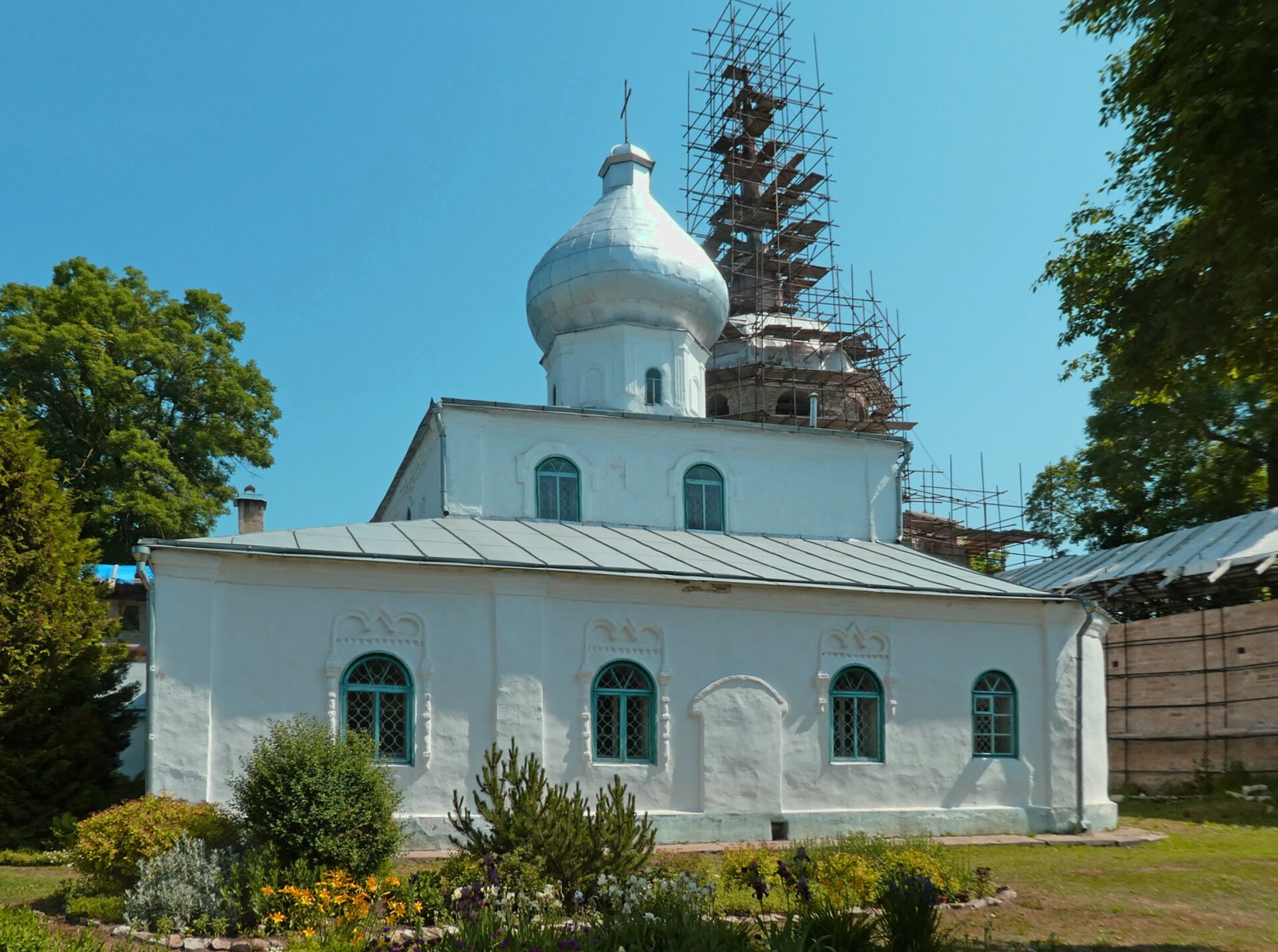 Никольская церковь с колокольней в Порховской крепости