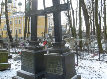 Волковское православное кладбище: исторические захоронения и храм Иова Многострадального