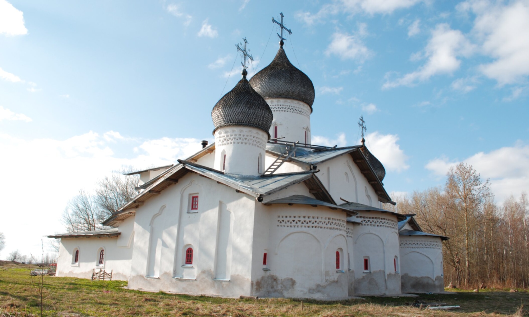 Церковь Троицы Живоначальной в деревне Доможирка