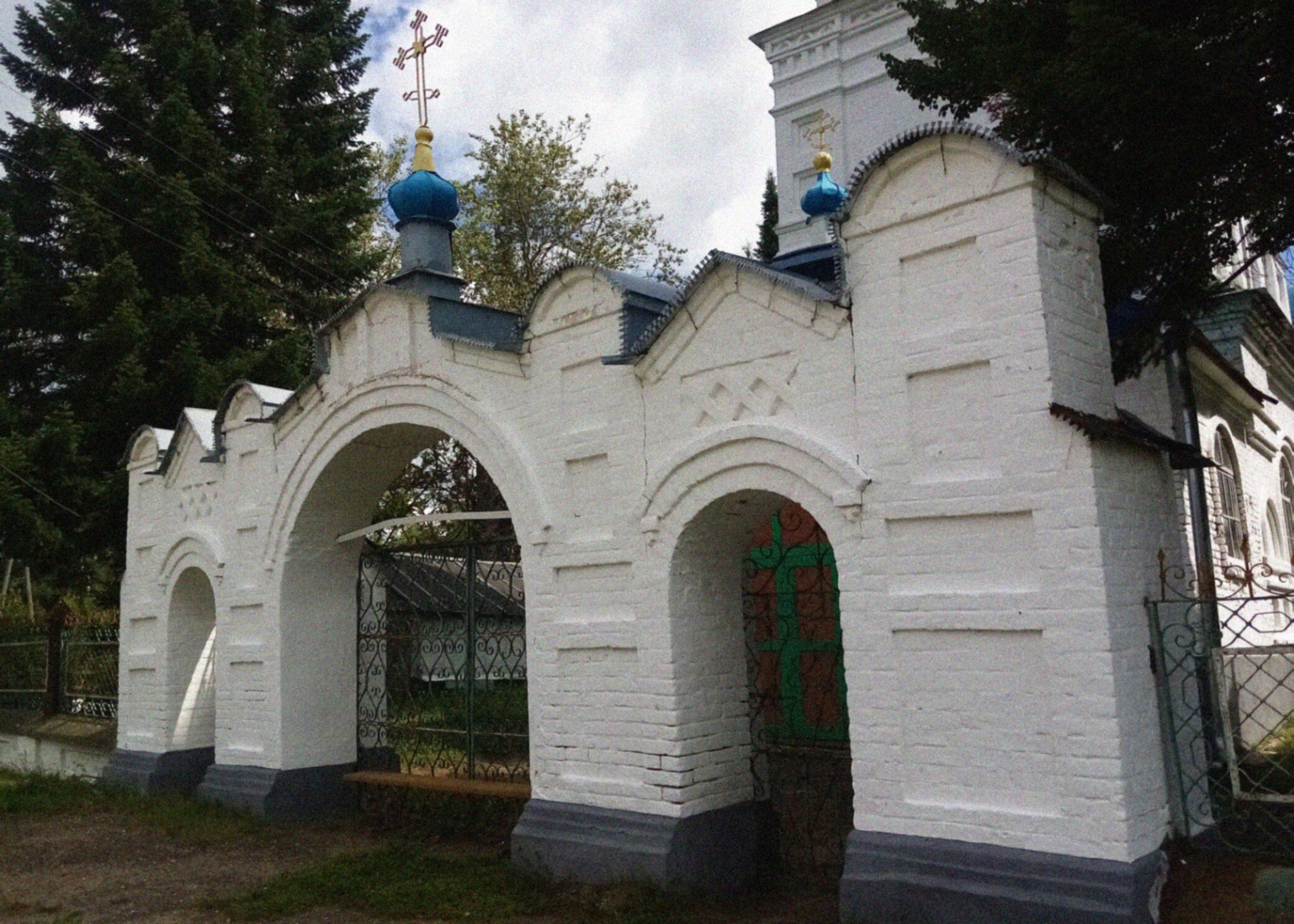 Святые ворота Покровского храма в селе Падерино