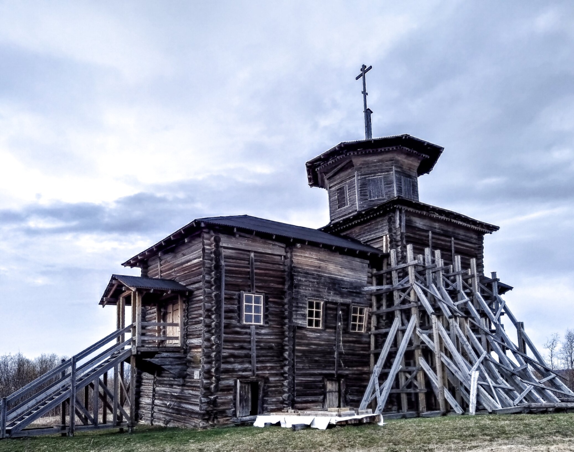 Церковь Покрова Пресвятой Богородицы в Усть-Ваеньге