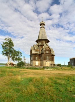 Успенская церковь в селе Варзуга — жемчужина деревянного зодчества