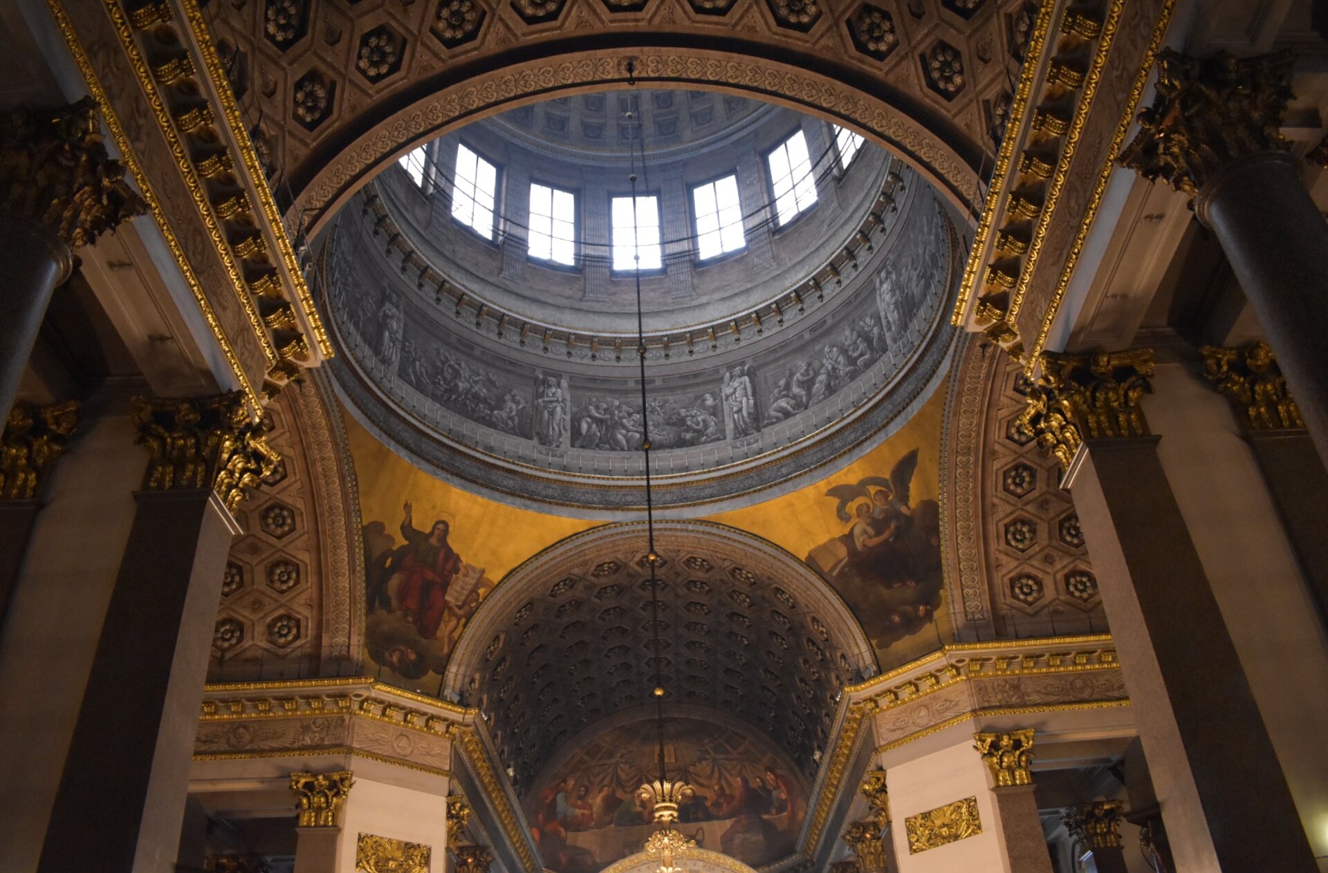Интерьер Исаакиевского собора