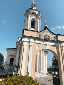 Церковь иконы Божией Матери «Знамение» в Комлево