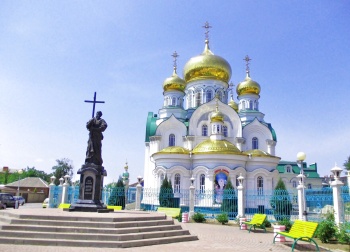 Свято-Троицкий храм в городе Батайске