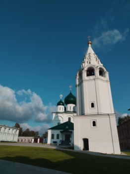 Колокольня и Трапезная церковь Рождества Богородицы Спасо-Преображенского монастыря в Арзамасе
