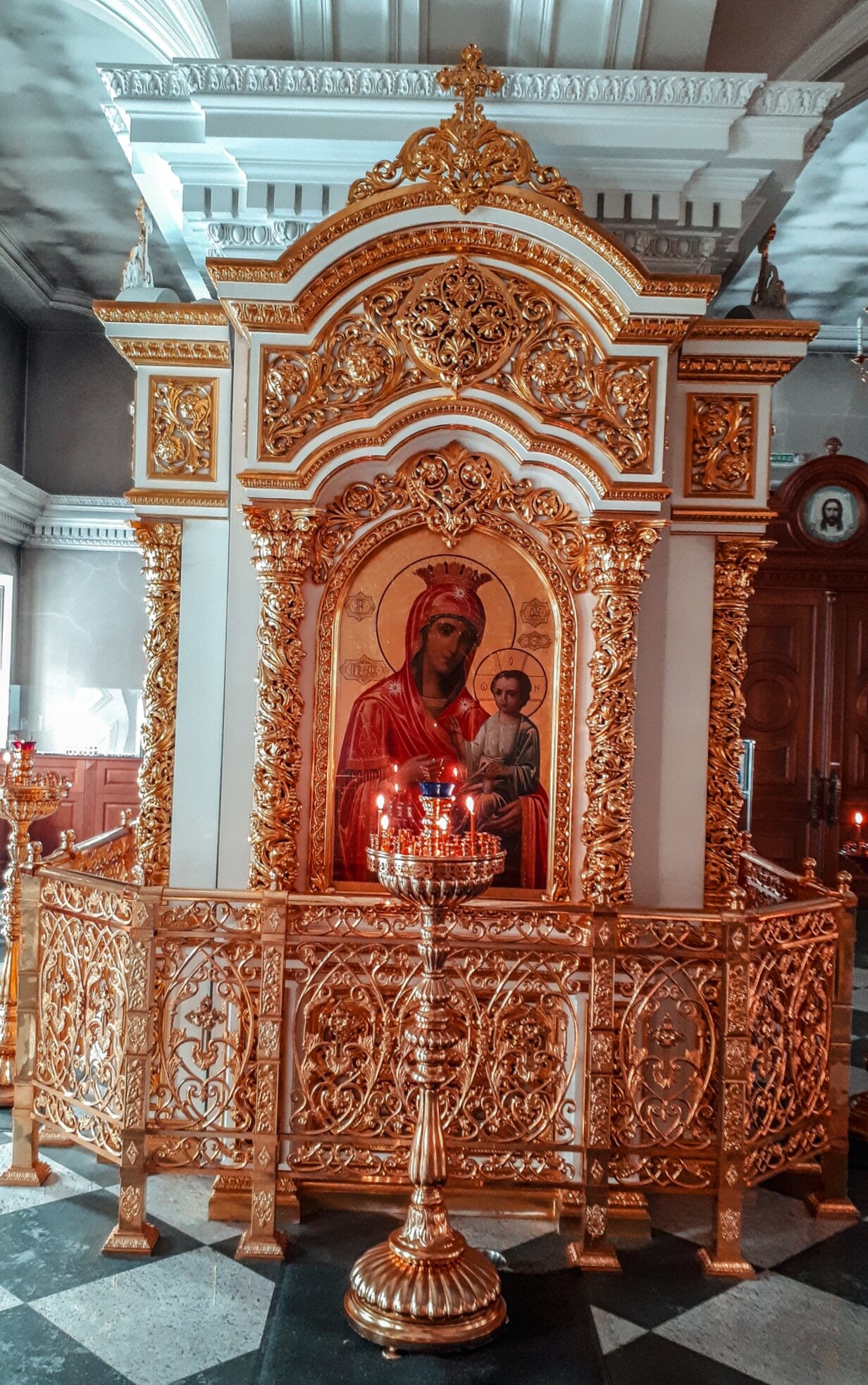 Иконостас церкви святых Симеона Богоприимца и Анны Пророчицы в Санкт-Петербурге