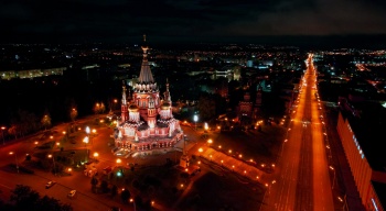 Михайловский собор в Ижевске: ночная иллюминация и архитектурное великолепие