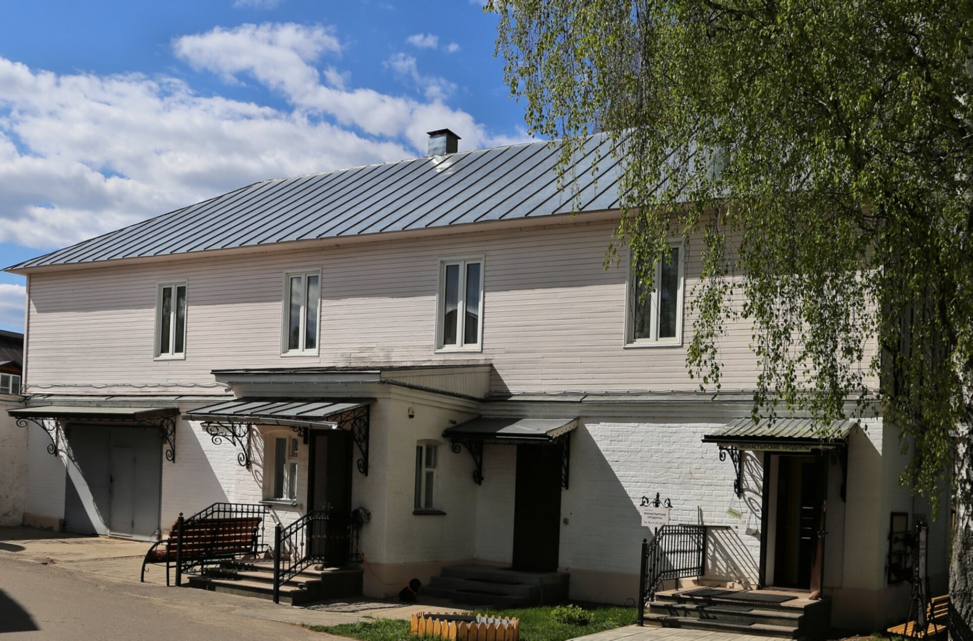 Братский корпус Свято-Троицкого Стефано-Махрищского монастыря