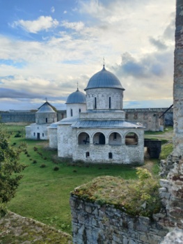 Успенская церковь и Никольский храм в Ивангородской крепости