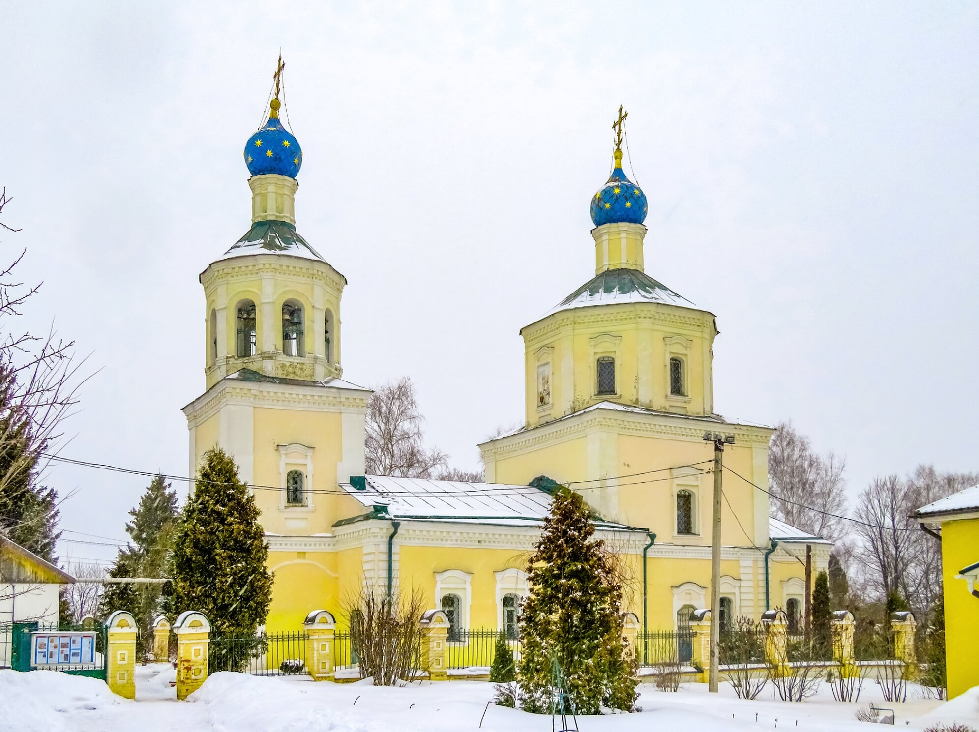 Церковь Успения Пресвятой Богородицы в Новосёлках: зимний вид
