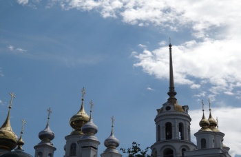 Воскресенский собор в Шуе: величественная колокольня и золотые купола