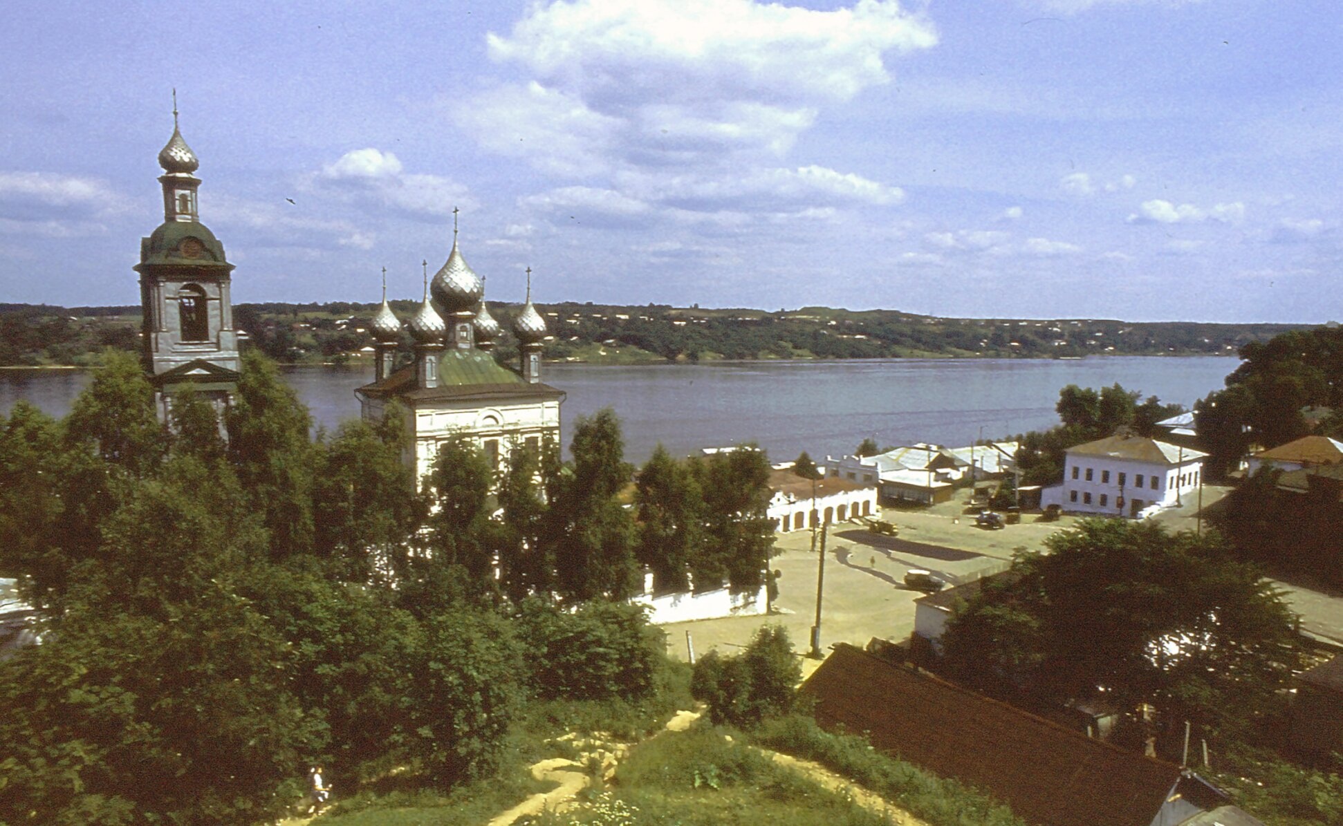 Воскресенская церковь в городе Плёс