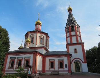 Храм Грузинской иконы Божией Матери в селе Якшино