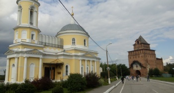 Церковь Воздвижения Креста Господня в Коломне и Пятницкая башня Коломенского кремля