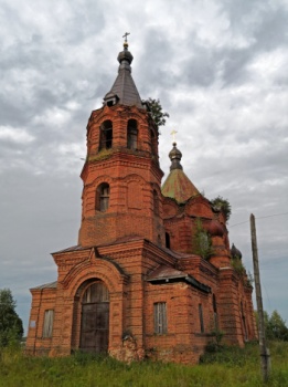 Введенская церковь в селе Камгорт