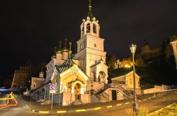 Храм Рождества Иоанна Предтечи в Нижнем Новгороде в ночной подсветке