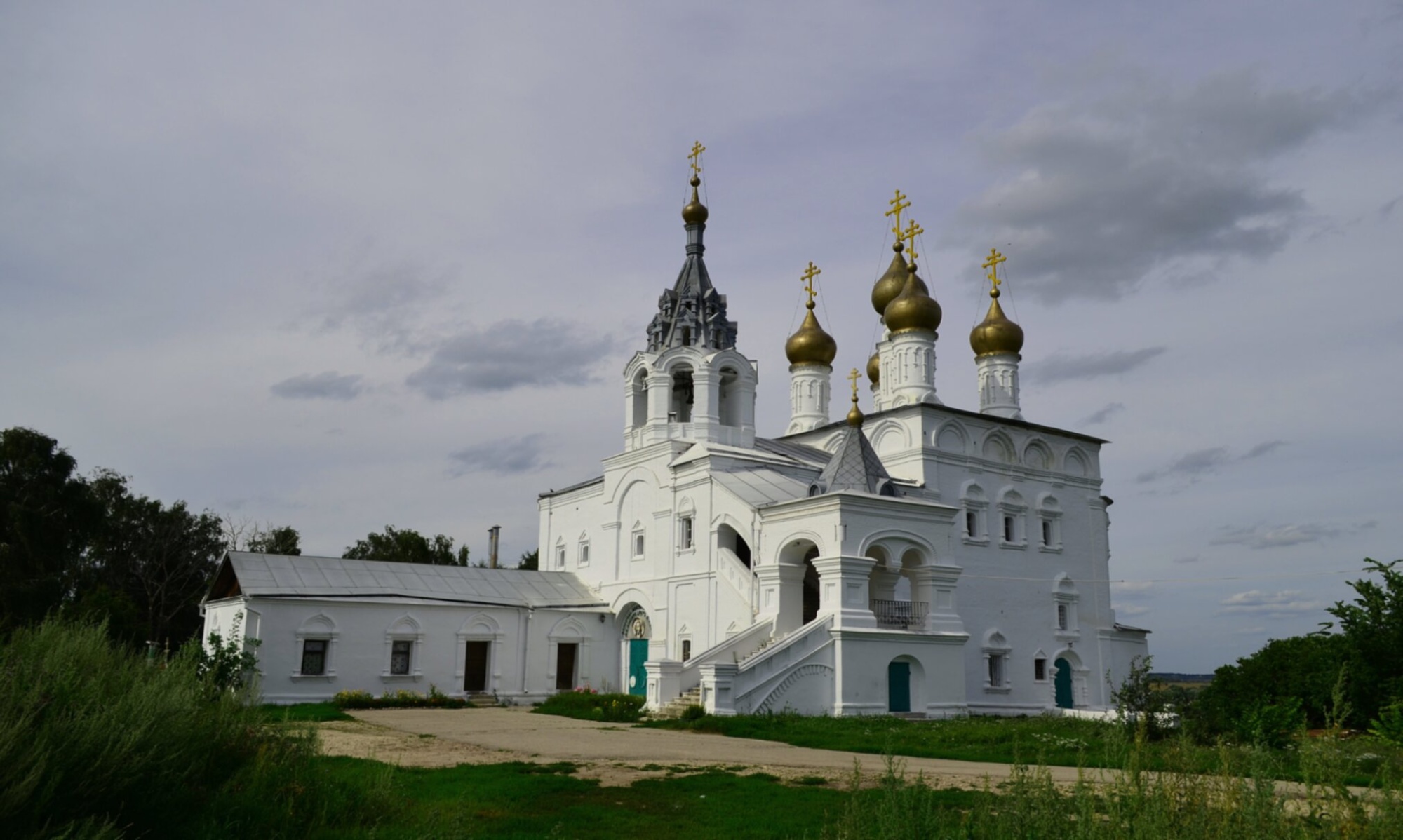 Храм Воскресения Христова в селе Исады