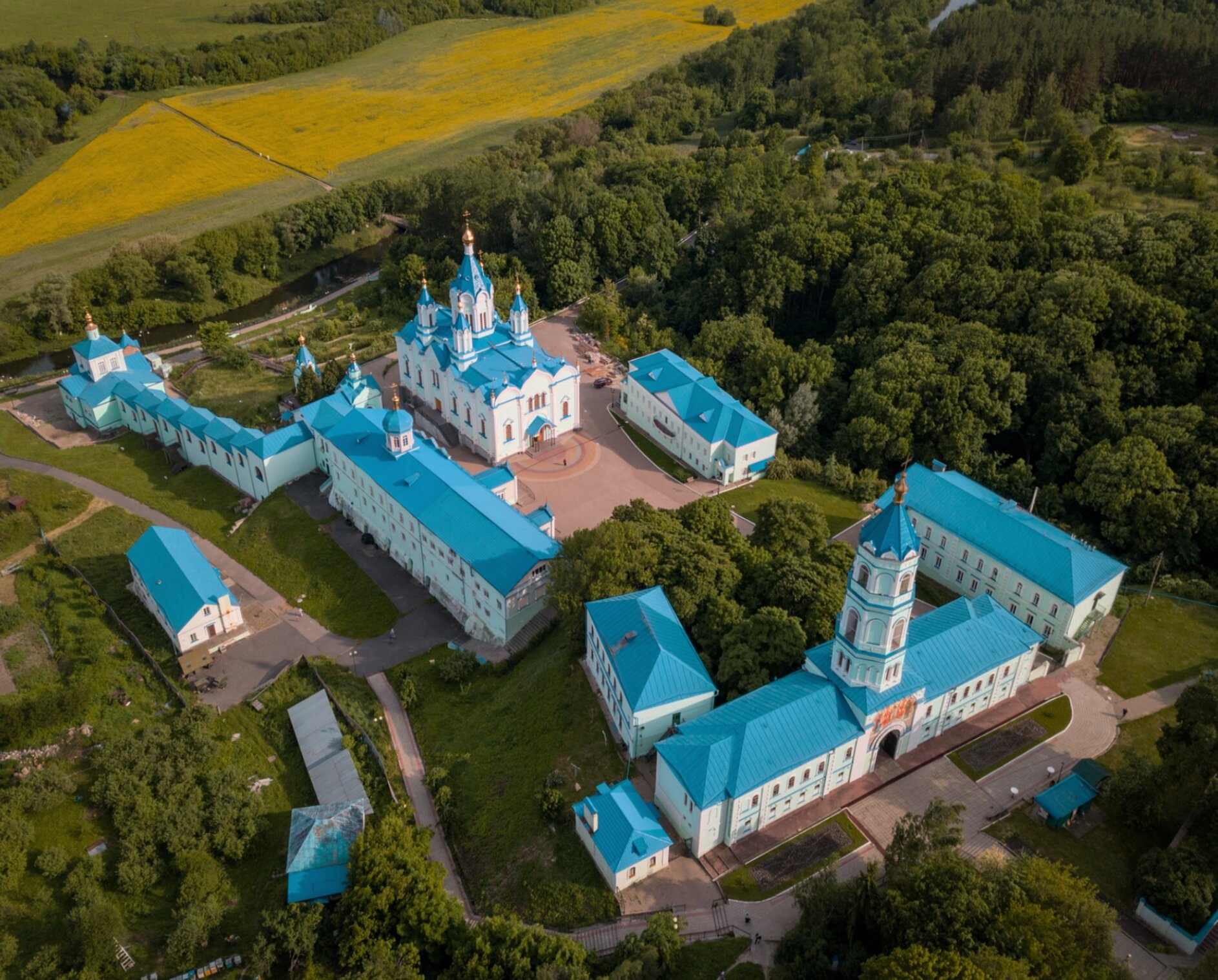 Рождество-Богородичный Коренной мужской монастырь с высоты птичьего полета