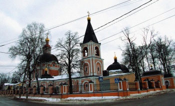 Успенская церковь в Сергиевом Посаде: зимняя фотография