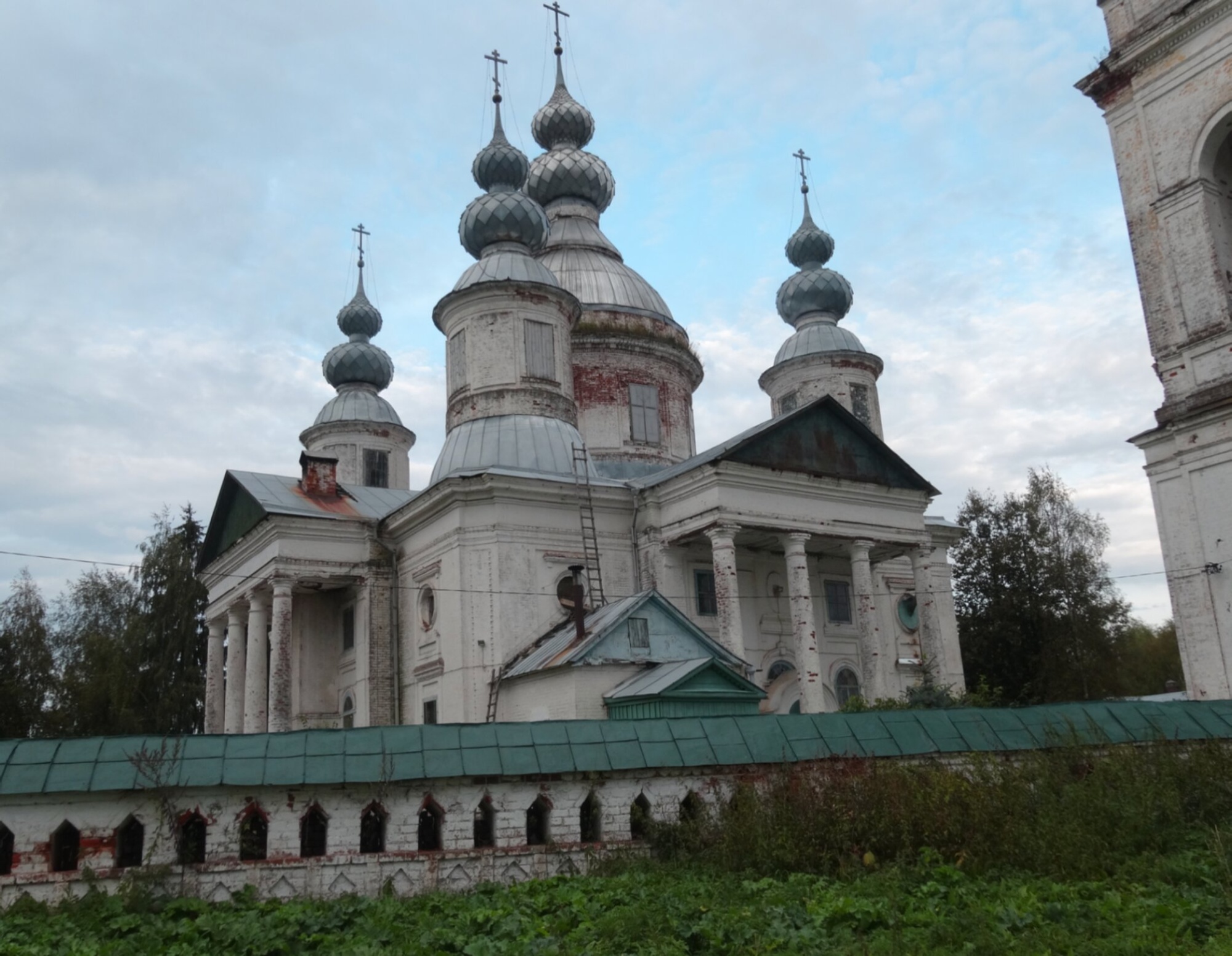 Храм Живоначальной Троицы в селе Острецово