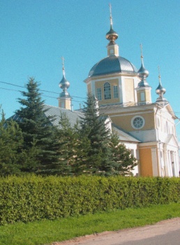Надвратная Церковь Преображения Господня в селе Введеньё