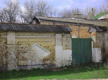 Ограда Ильинского скита Белобережской пустыни в Шапкино