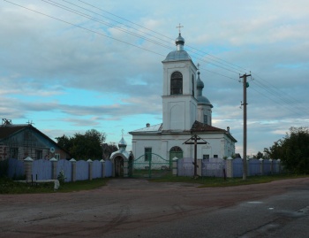 Церковь Троицы Живоначальной в селе Подгощи