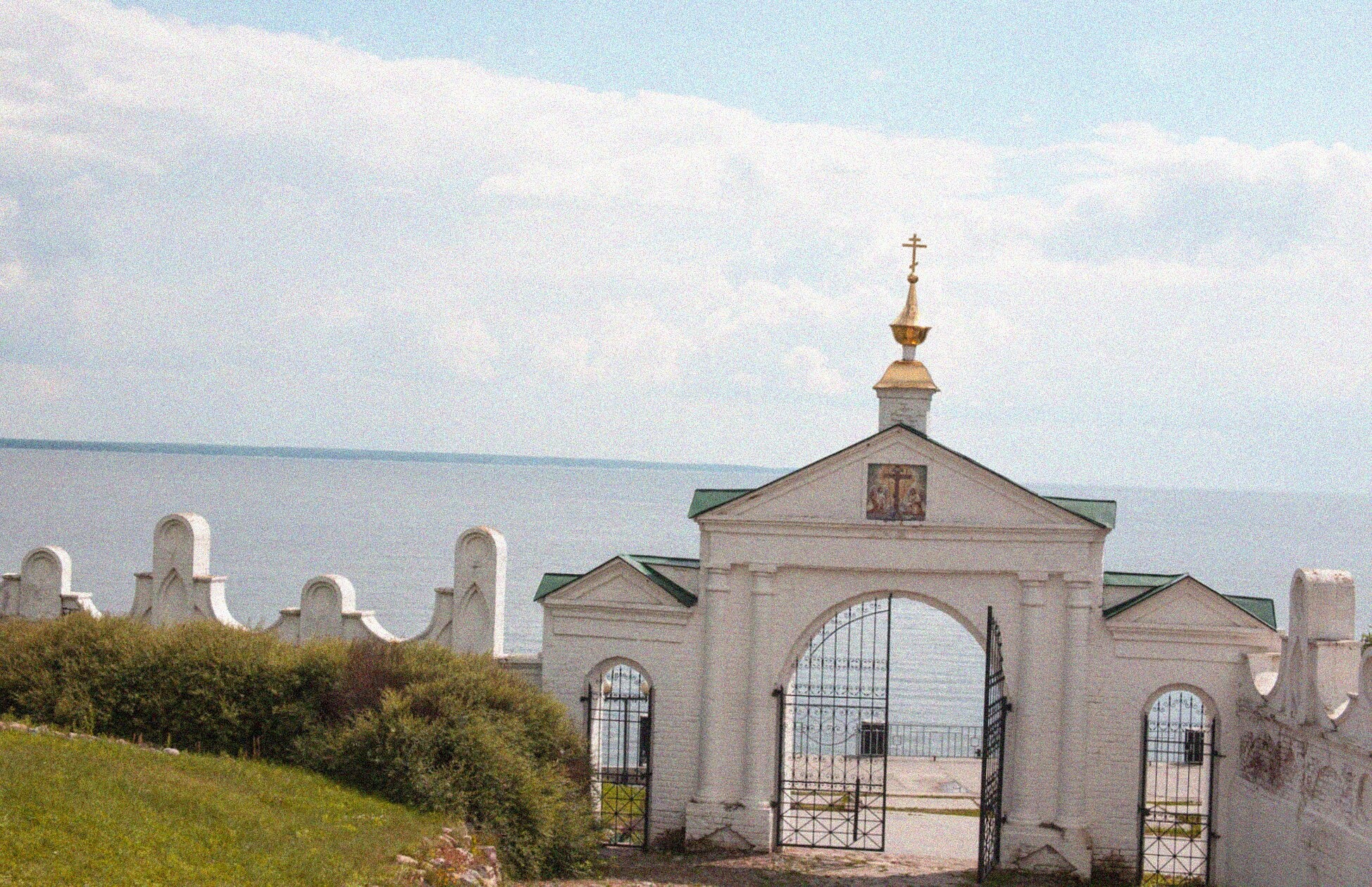 Входная группа Церкви Рождества Пресвятой Богородицы в Катунках