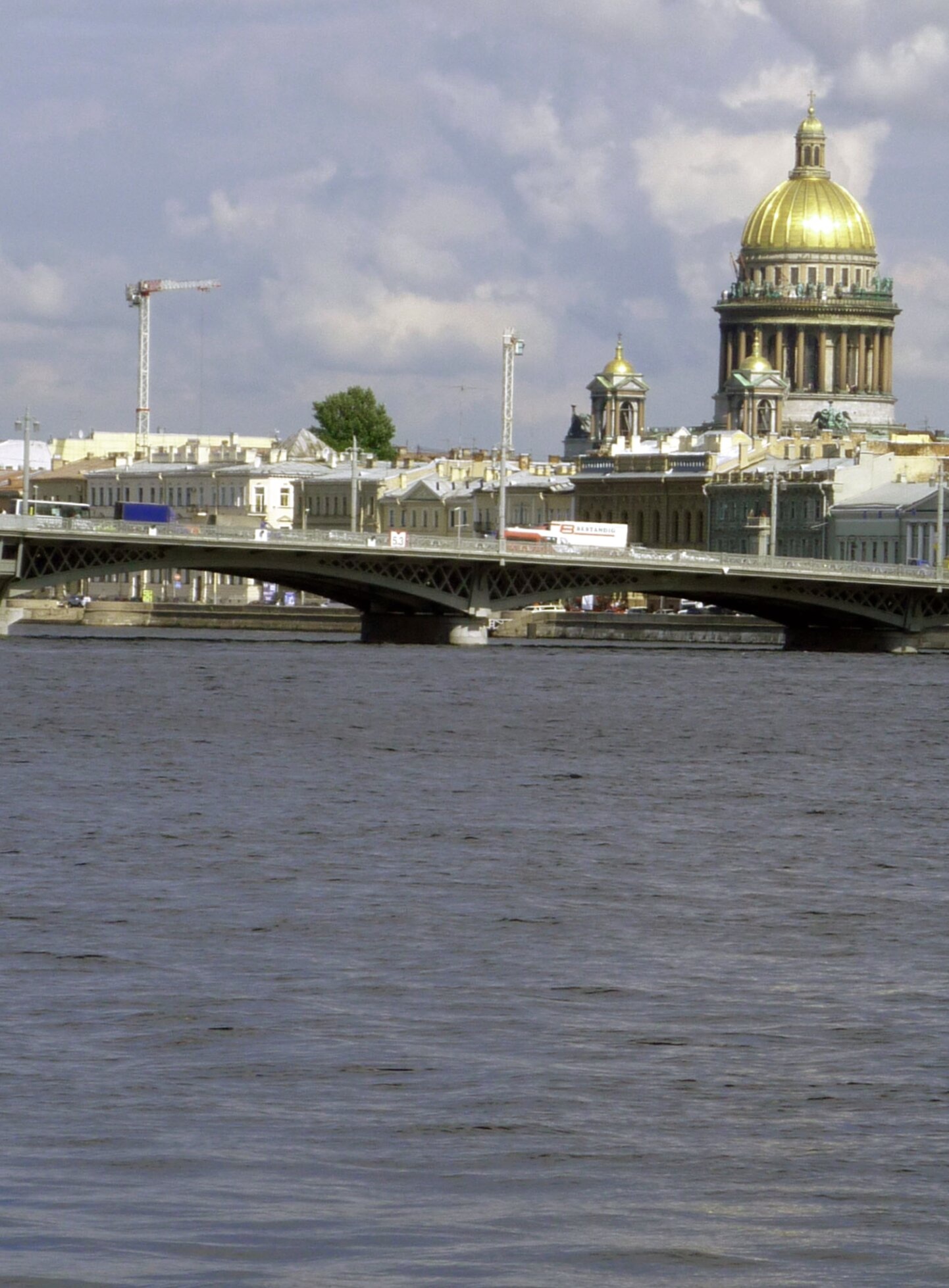 Исаакиевский собор: вид на площадь перед храмом