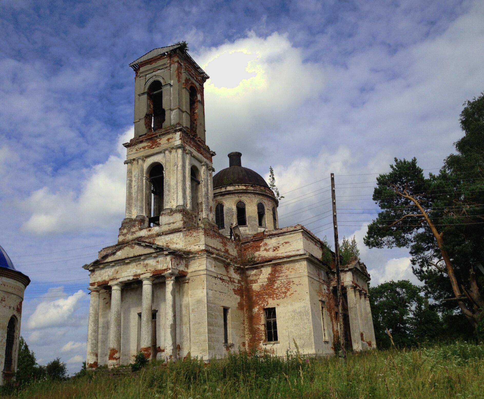Храм Живоначальной Троицы в селе Микшино
