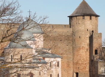 Никольская церковь и крепостная башня в Ивангородской крепости