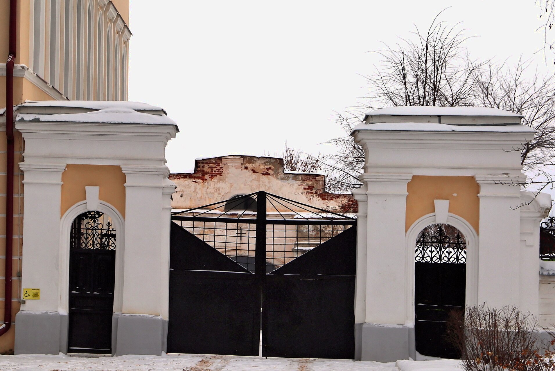 Ворота храма Вознесения Господня в городе Шуя