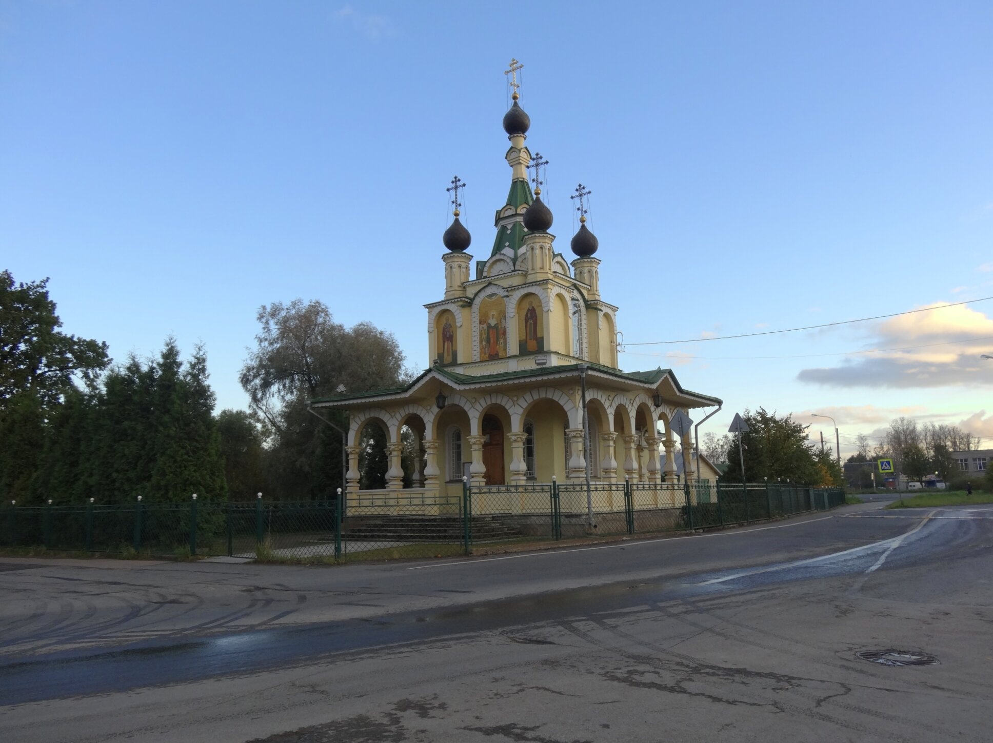 Церковь иконы Божией Матери «Всех Скорбящих Радость» в Сергиево