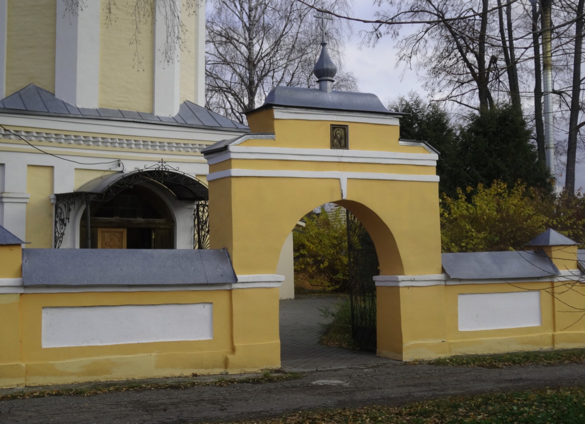 Воскресенский монастырь в селе Ермолино