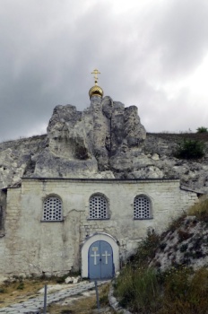 Свято-Успенский Дивногорский мужской монастырь в меловых скалах