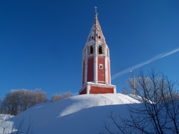 Колокольня Казанско-Преображенской церкви в городе Тутаеве