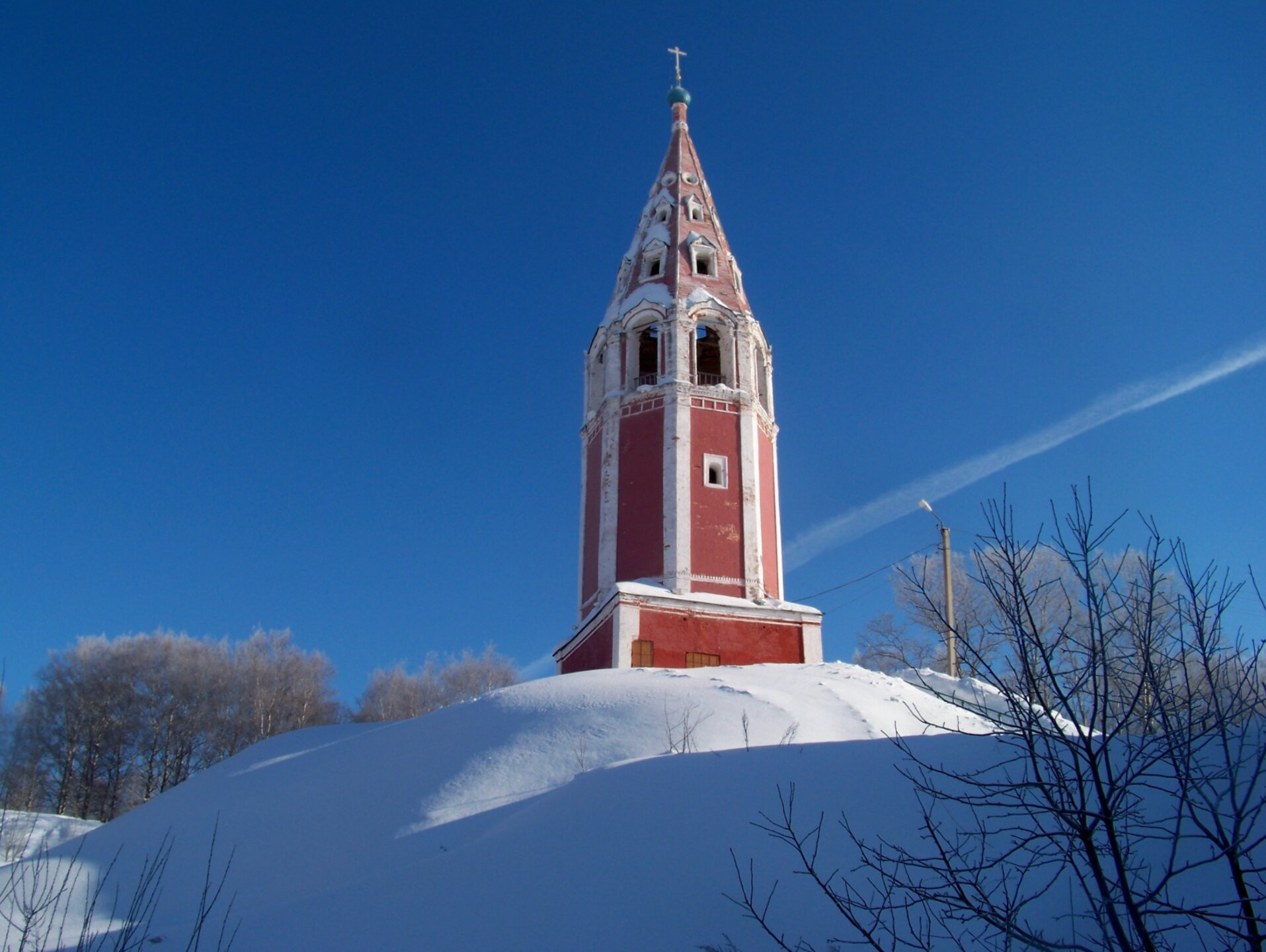 Колокольня Казанско-Преображенской церкви в городе Тутаеве