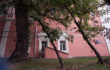 Храм Воскресения Словущего в Барашах на улице Покровке