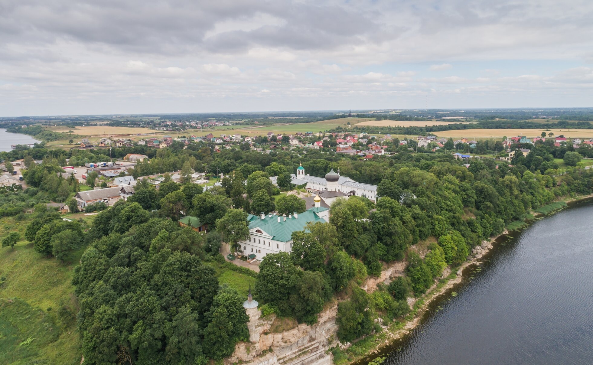 Снетогорский монастырь в Пскове: древняя обитель на берегу реки Великой