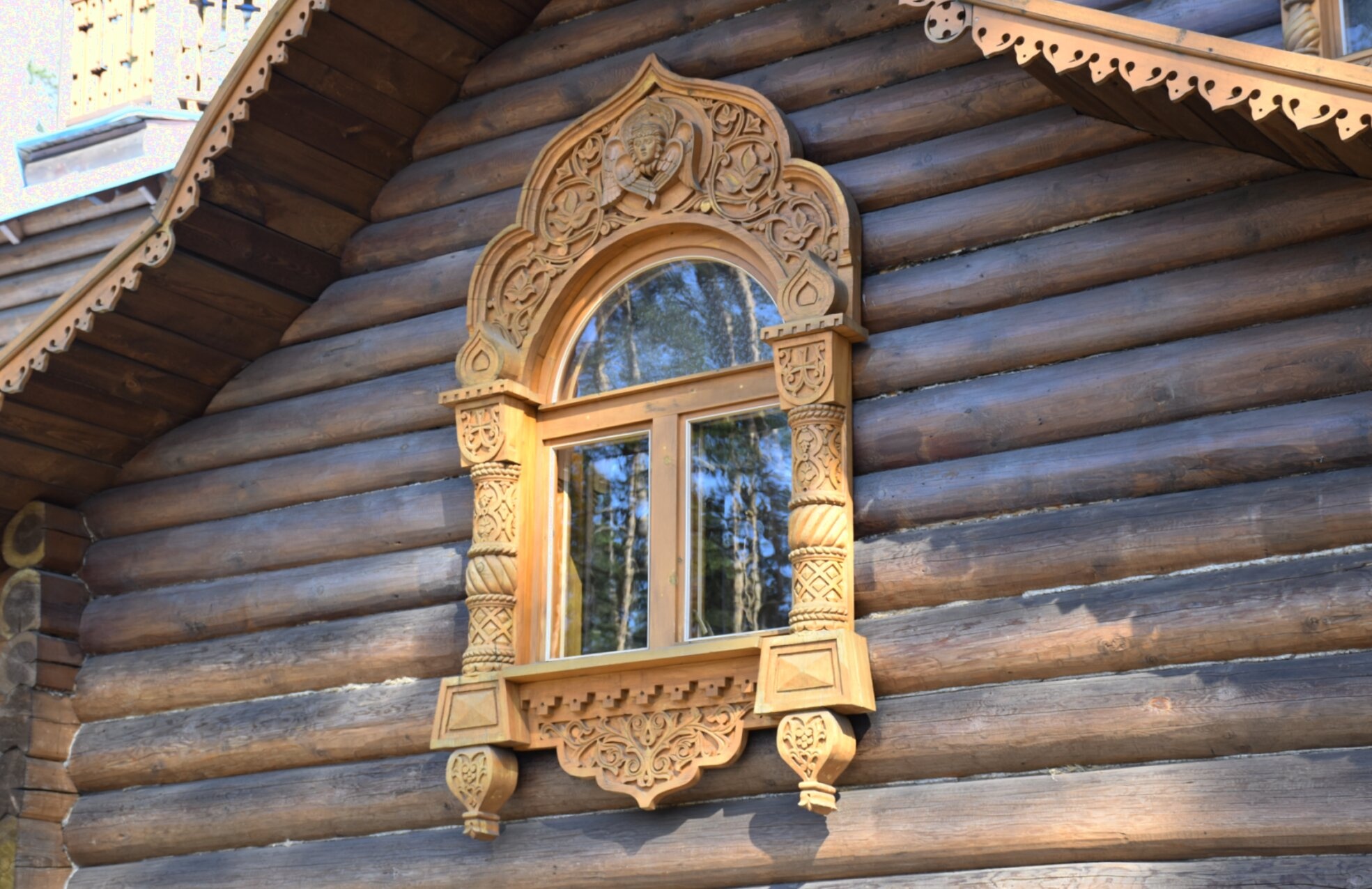 Резные наличники храма Коневецкой иконы Божией Матери