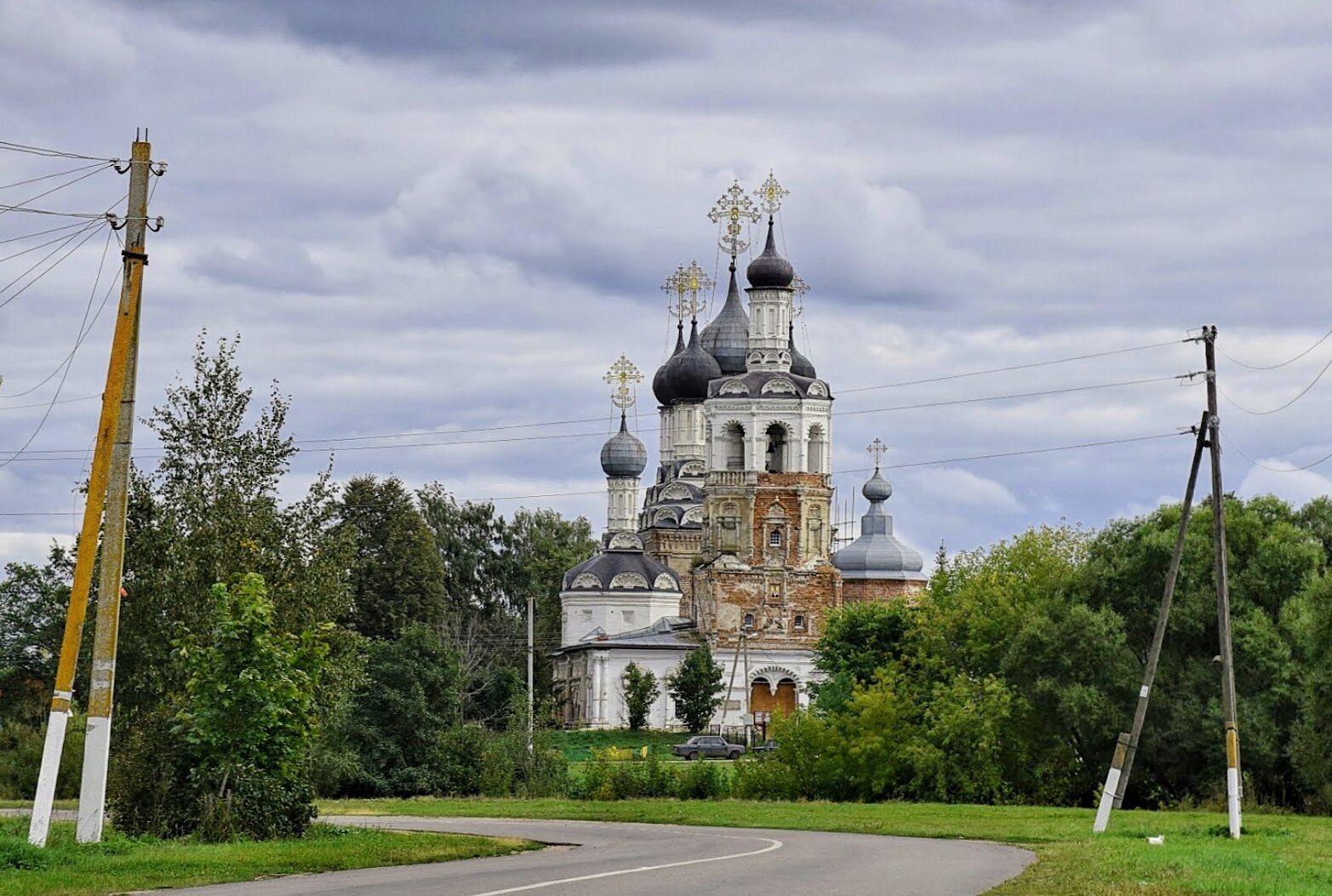 Троицкий храм (Церковь Троицы Живоначальной) в Дединово