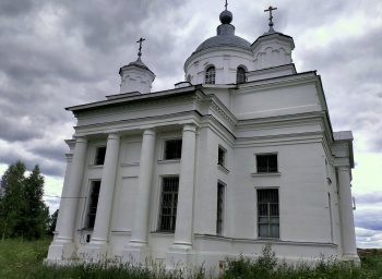 Церковь Святой Троицы в селе Воронье