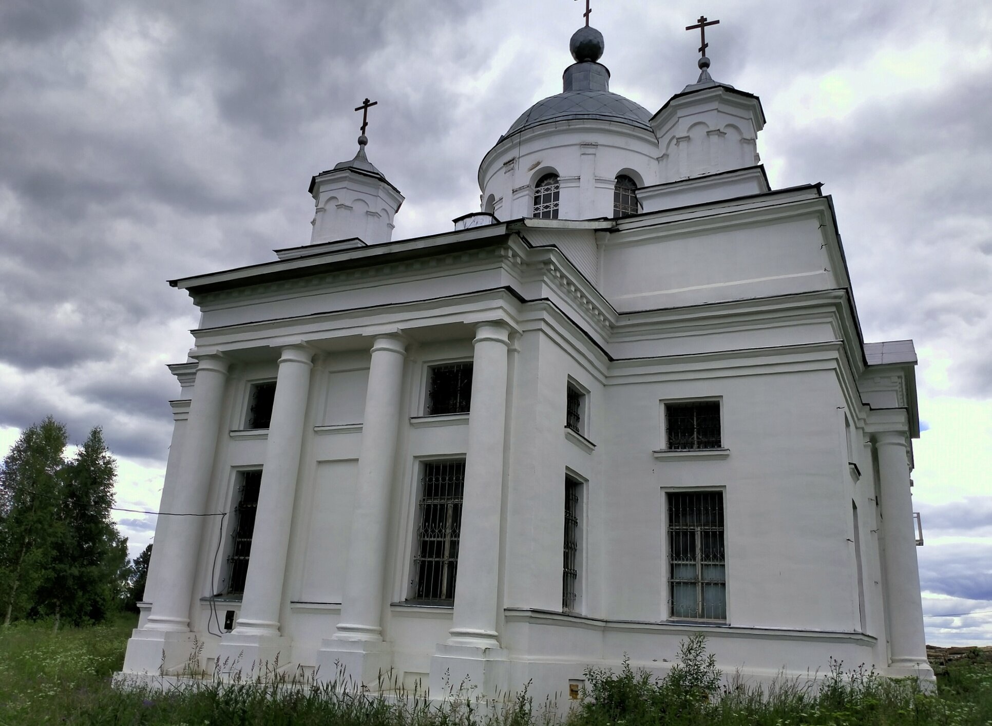 Церковь Святой Троицы в селе Воронье